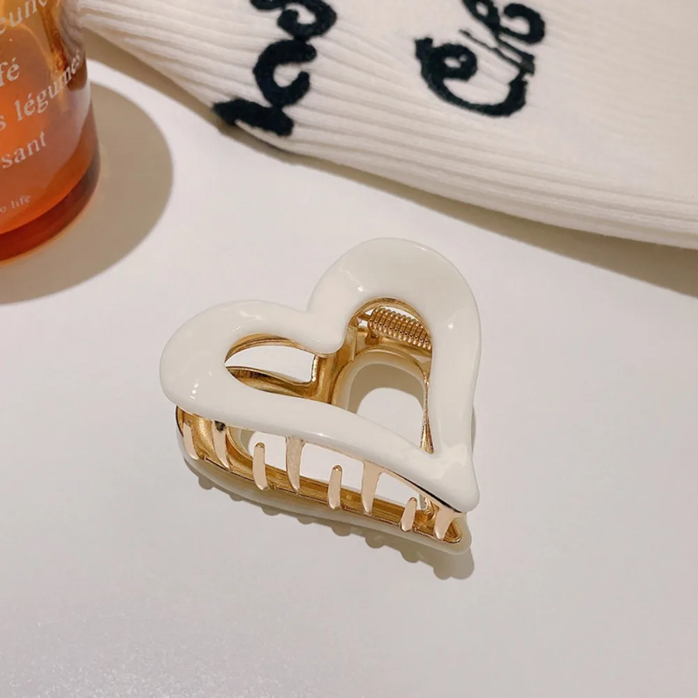 Description Picture 6 of itemY2k Love Heart Hair Claw Elegant Hollow Resin Ponytail Claw Clip Hair Accessories Kroean Style Geometric Shark Clip Girl