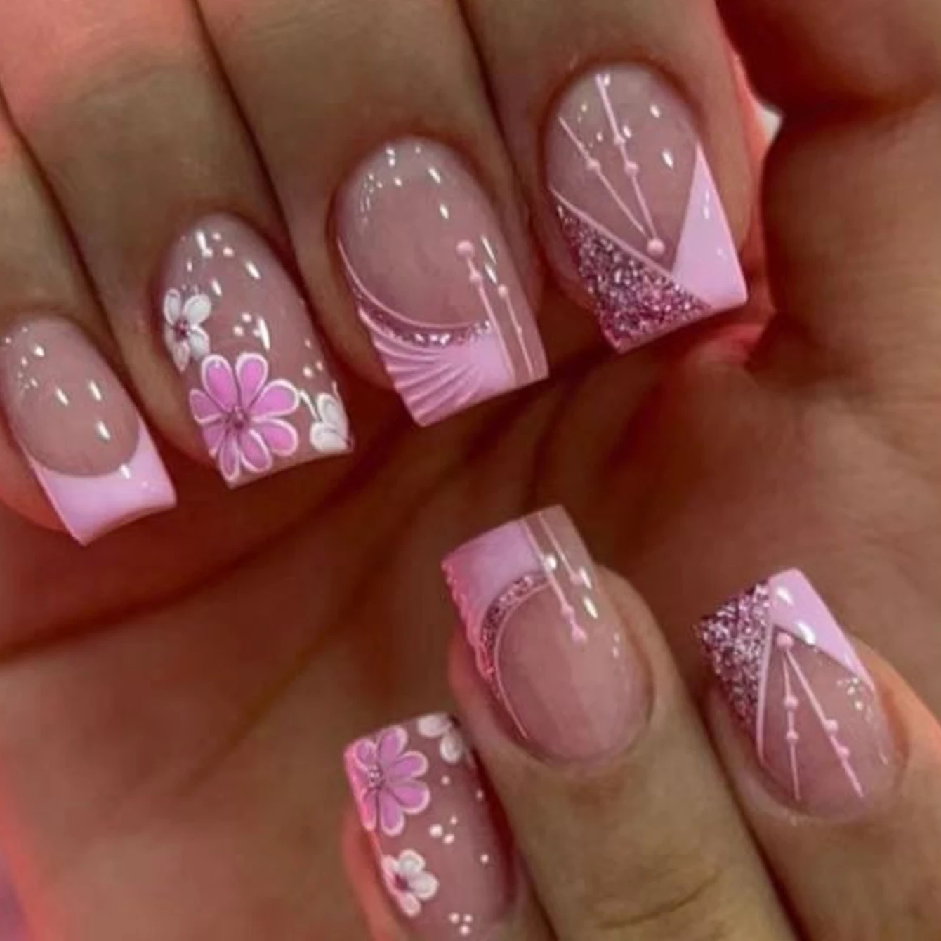 Faux Ongles Français Courts À Rayures Minimalistes Avec Lime_voghion.com