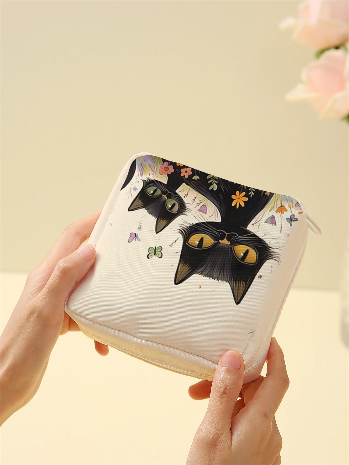 Cute cat printed sanitary napkin storage bag, women's lightweight tissue bag, sanitary tissue bag