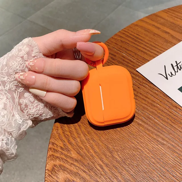 귀여운 펀다 디자인과 내구성으로 에어팟을 안전하게 보호하세요.