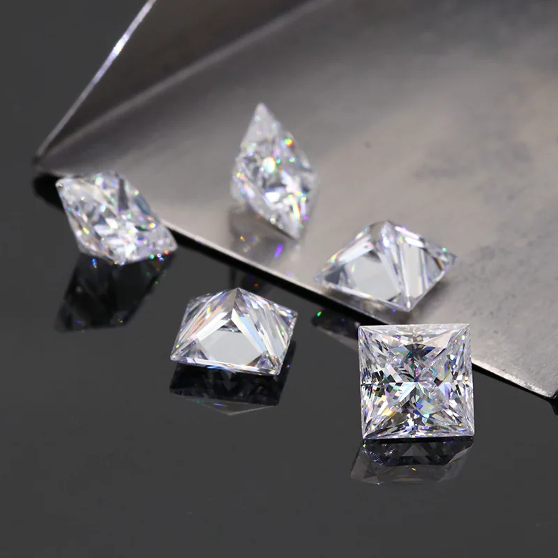 D Color Super White Moissanite Diamond Round / Oval / Pear Radiant Emerald Heart Princess Cushion Asscher Shape GRA
