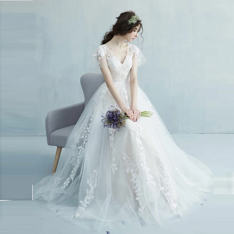 Рисунок 4 - Платье свадебное с глубоким V-образным вырезом