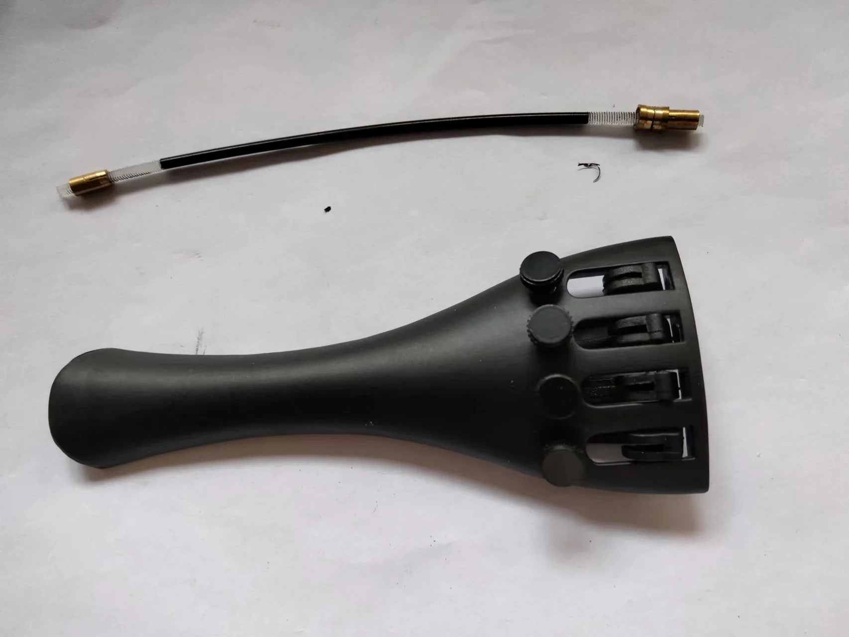 1 PC Carbon Fiber Violin Tail Piece With 1 PC Nylon Violin Gut From 1/8 To 4/4