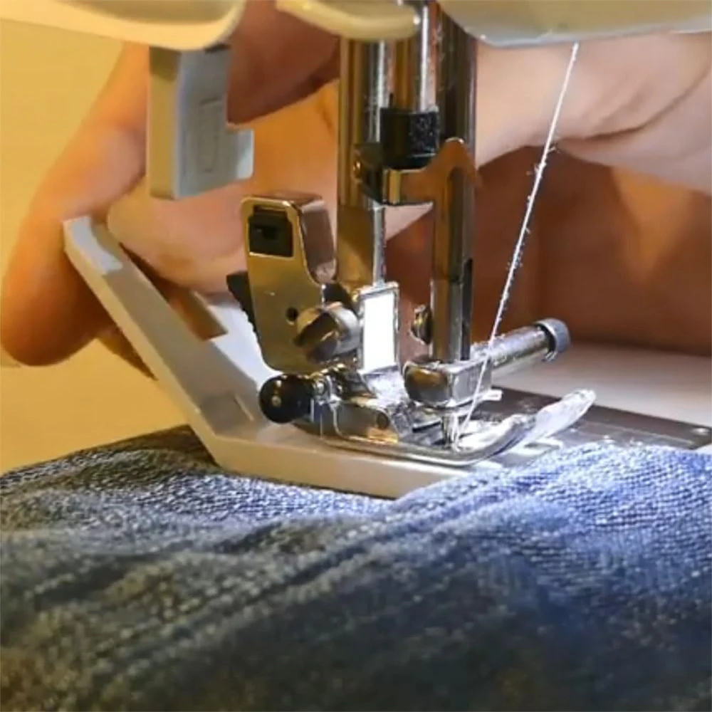 2 Stück sperrige Naht-Jumper, Buckelspringen, Räumungsplatte, Knopf-Nähfuß für klobige Denim- und Saumlinien, Nähmaschinen-Zubehör – Detail 3