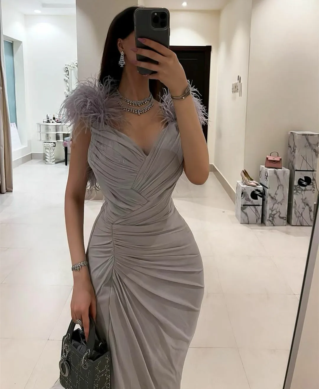 

Feathers Evening Dress Elegant Satin Saudi Arabic Prom Gown Sleeveless Mermaid Foraml Party Dress Robes De Soiré