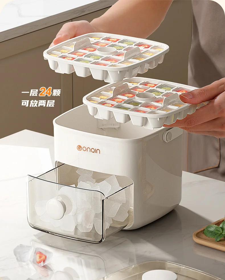 Handheld ice cube mold with silicone for easy demolding of ice cubes when pressed