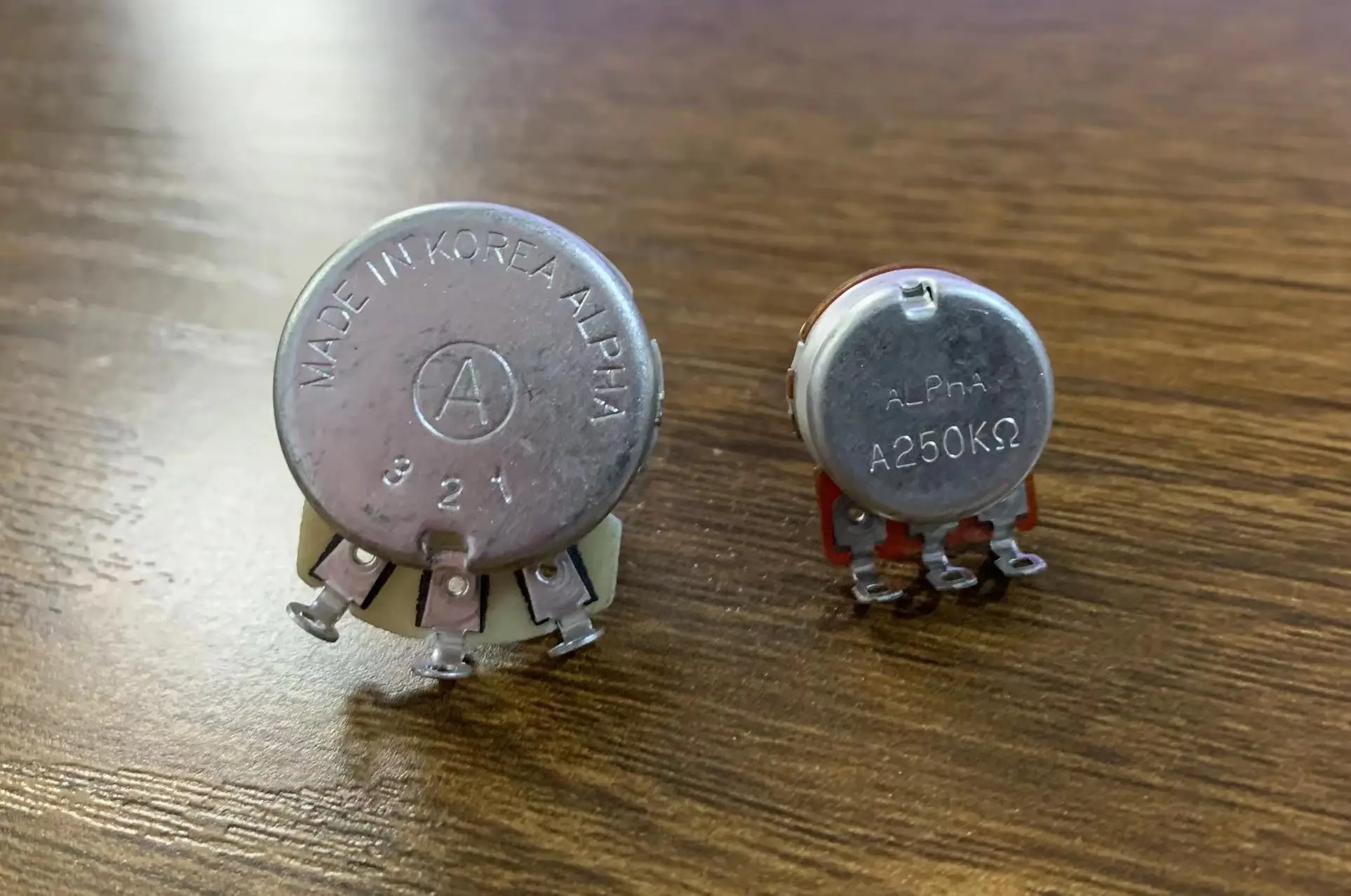 Professional Alpha Brass Shaft Potentiometer ( POT ) for Electric Guitars & Bass Accessories in Stock Discount Good Quality