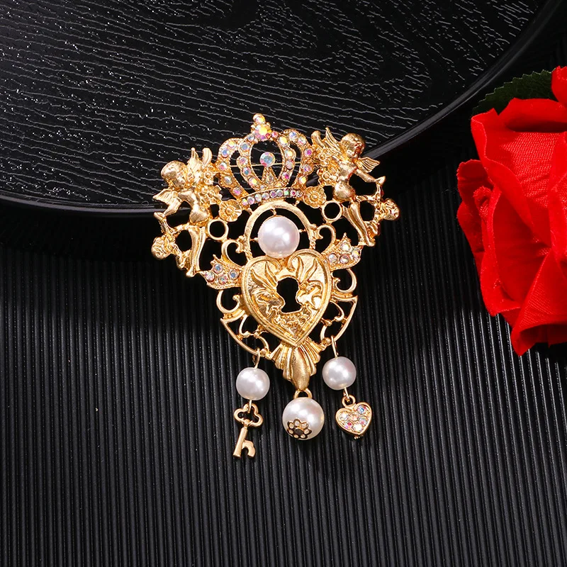 

Exquisite Angel Crown Brooch Love Pearl Pendant Jewelry Pin Accessories Women's Vintage Elegant Brooch Banquet Dress Decoration