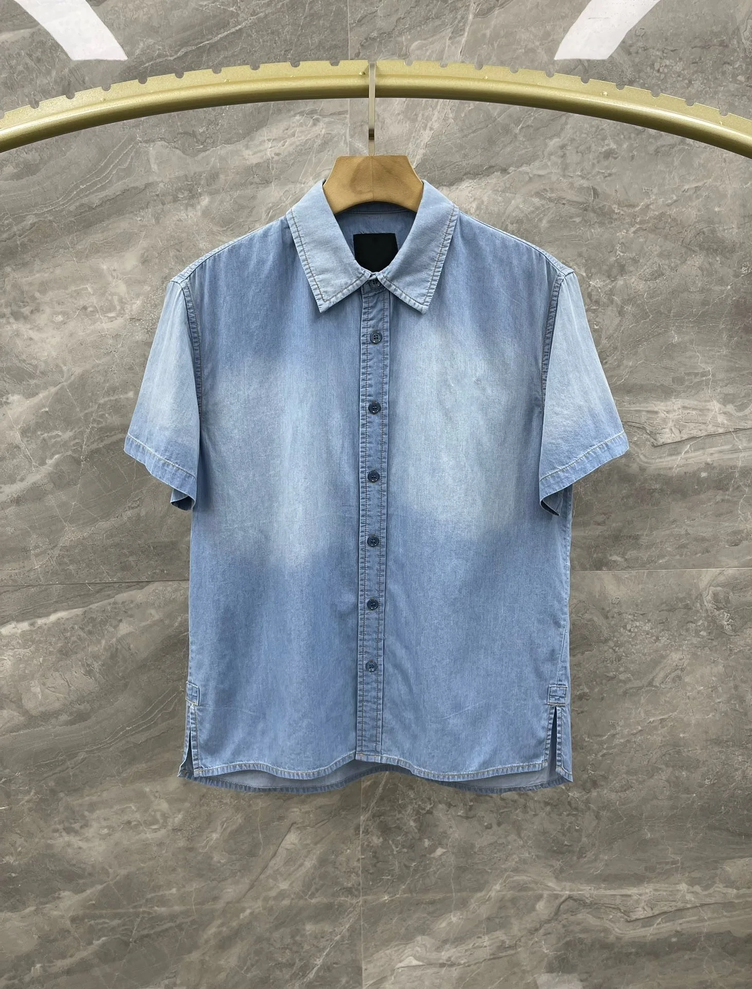 

2023 Spring/Summer New Tanning Denim Cotton Short Sleeve Shirt for Men's Fashion Lightweight, Soft, Breathable, High Quality