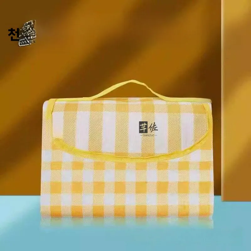 새로운 두꺼운 방수 피크닉 매트 야외 캠핑 텐트 매트 해변 나들이 피크닉 매트 옥스포드 천 소재 2M*2M 사이즈