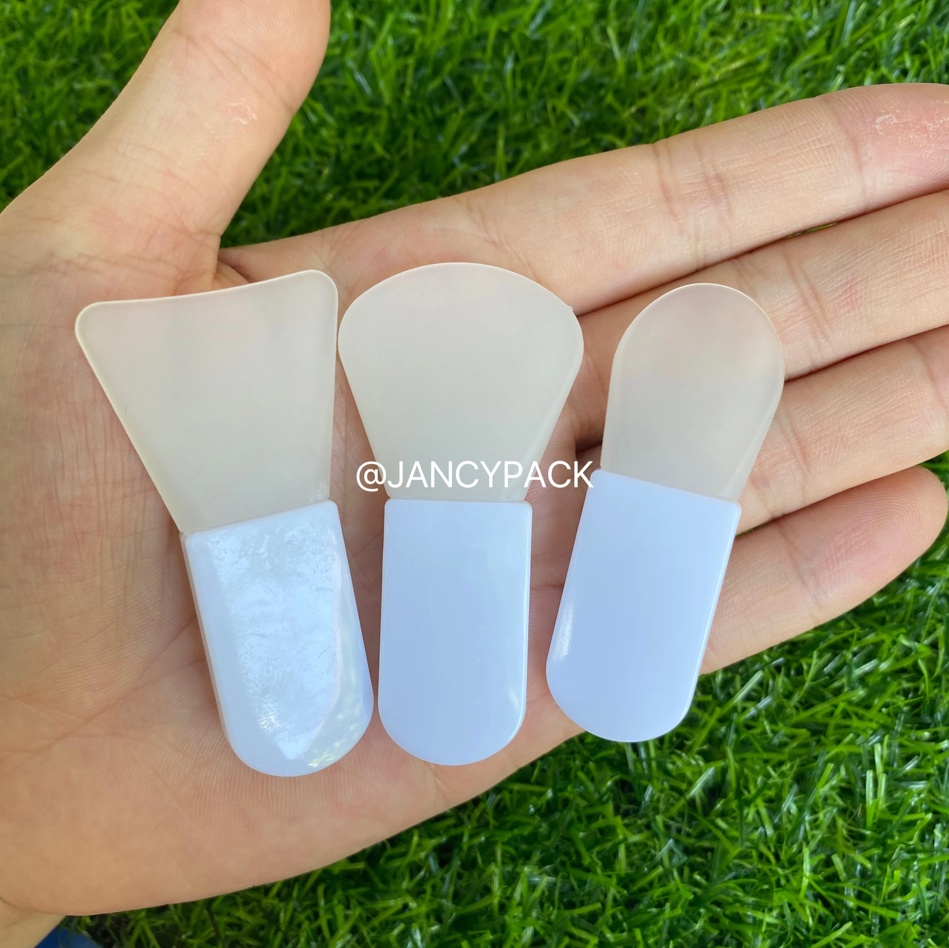 

1PCS Soft Silicone Facial Mask Brush Soft Portable Mini Port DIY Face Cream Mud Mixing Mask Brushes Reusable Makeup Beauty Tools