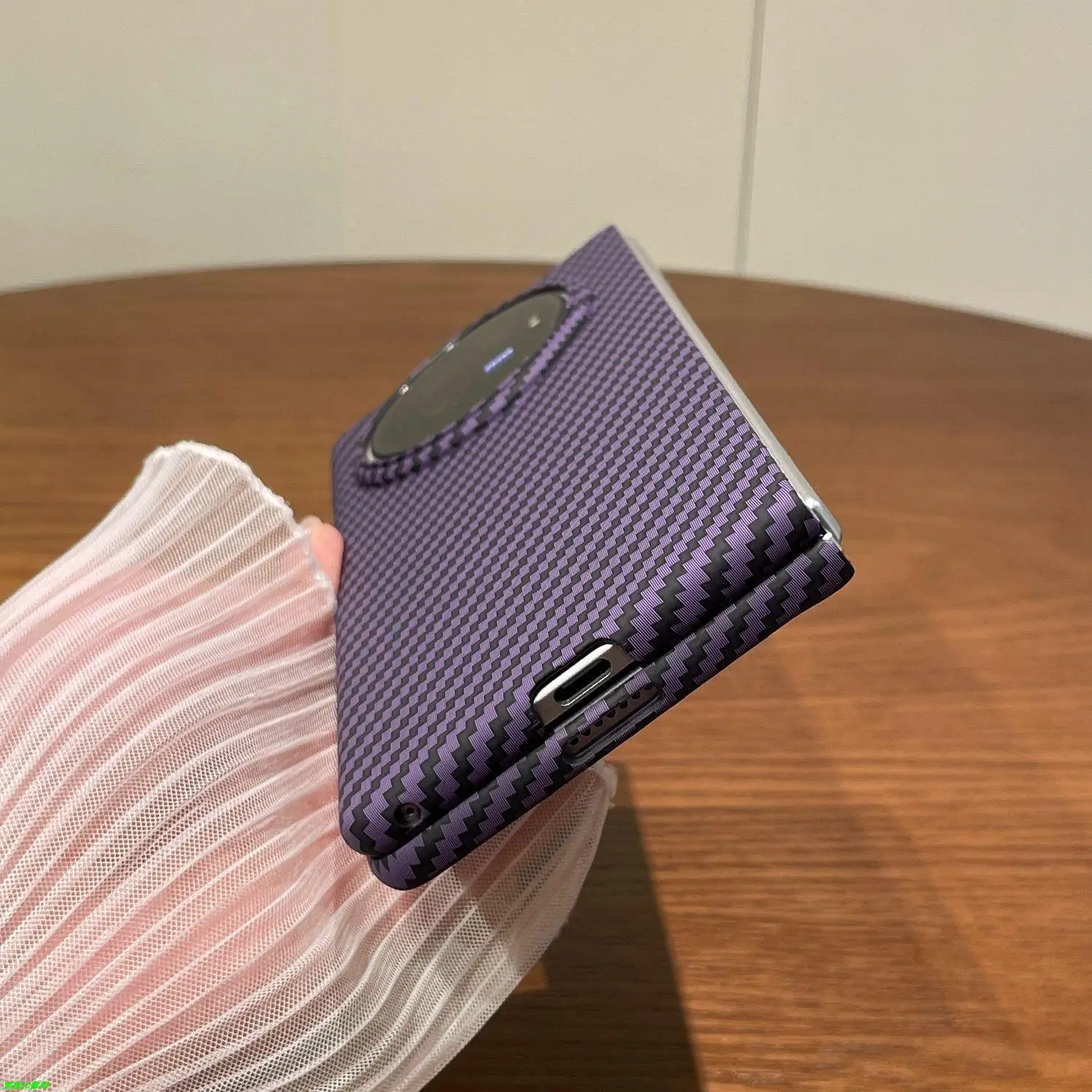 Sleek Carbon Fiber Texture PC Case with Ultra-Thin Shockproof Protection in Splicing Colors