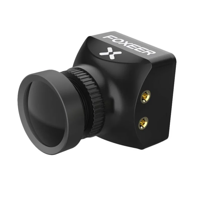 La Foxeer Razer Mini Caméra FPV fixée sur un châssis de drone, montrant sa conception compacte et robuste.