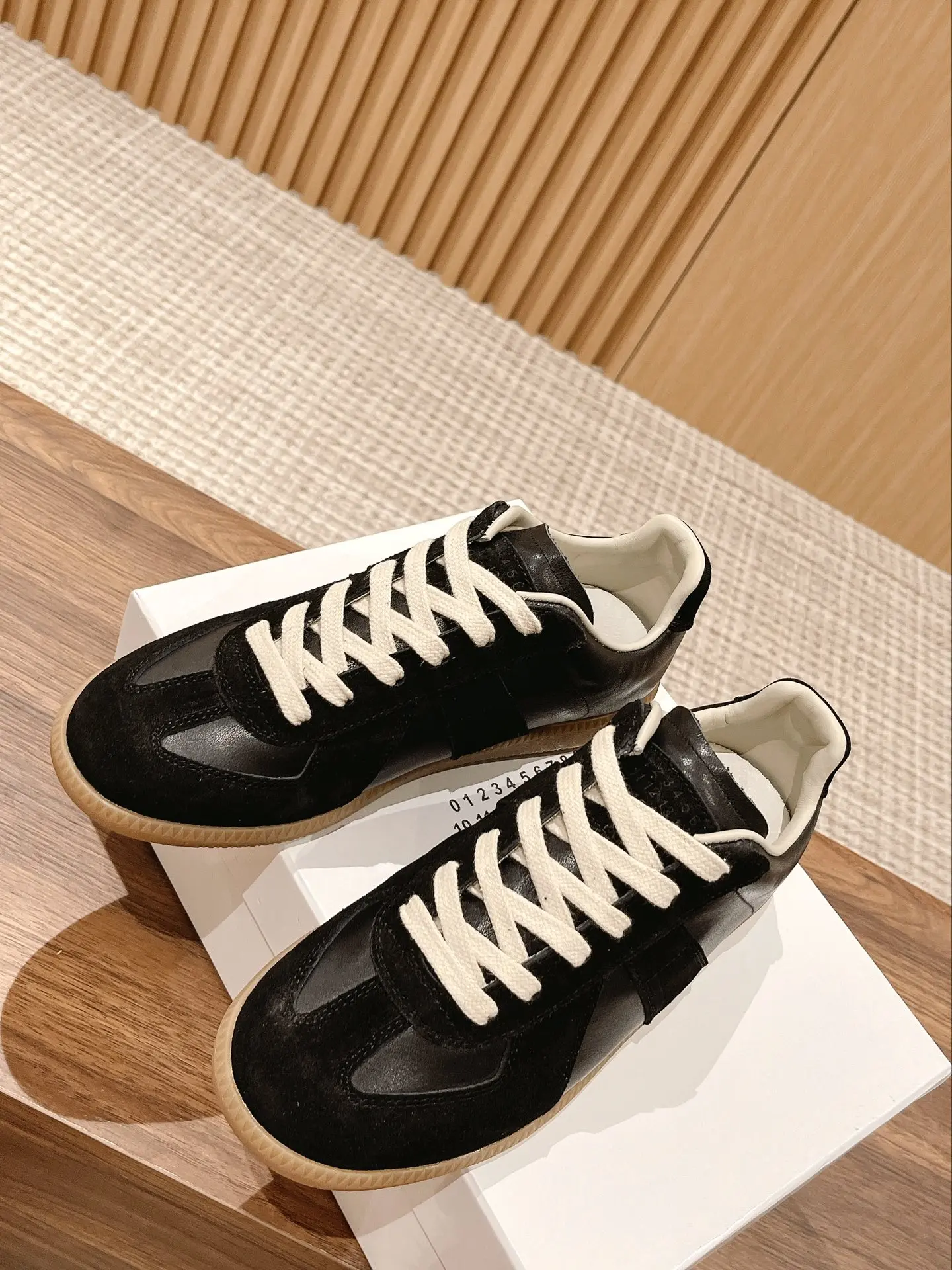 

Women Paris Low-top Sneakers Black Austrian Sports Shoes