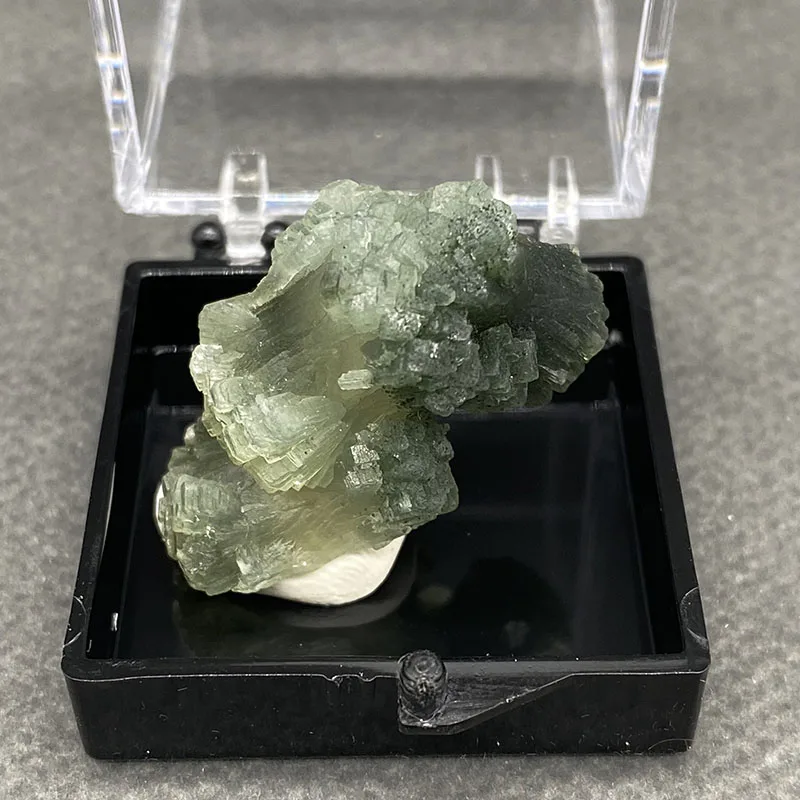 100%  Natural Prehnite Mineral Specimens Stones and Crystals Healing Crystal   +Box size:35*35*35 mm