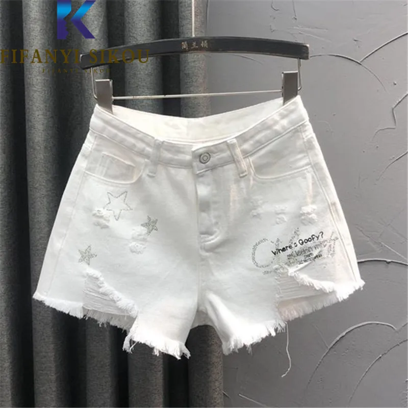 

Шорты женские рваные из денима с завышенной талией и надписью