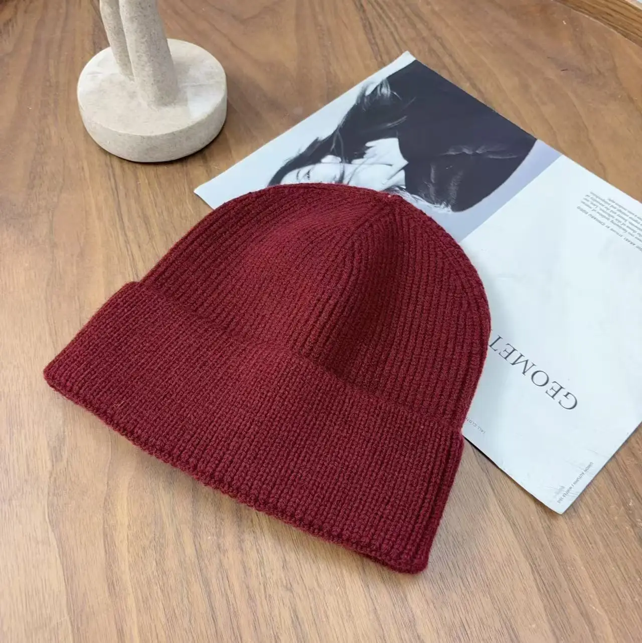 VISROVER 12 Farben Einfarbige Acryl-Mützen Wintermütze für Damen, am besten passende Acryl-Damenmützen für den Herbst, warme Skullies im Großhandel – Detail 7