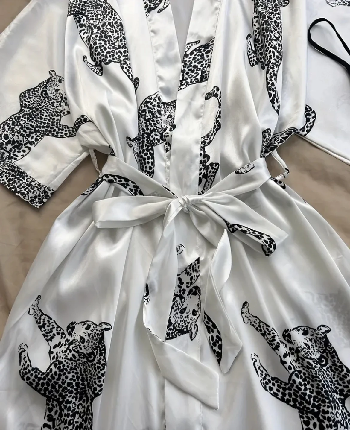 تقليد ملابس نوم من الحرير مثير الخامس الرقبة طويلة...