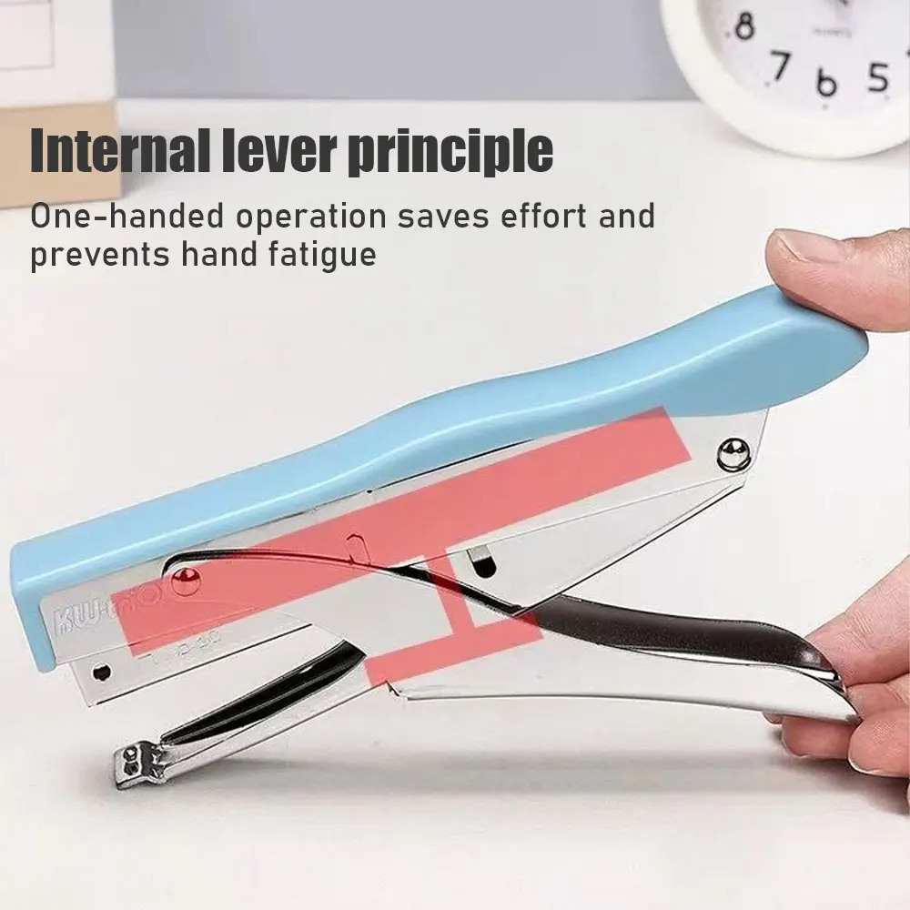 1개의 금속 휴대용 스테이플러, 레버 작동으로 손쉬운 사용 가능, 10 사이즈 스테이플 사용, 한 번에 10장의 종이를 스테이플링할 수 있습니다.