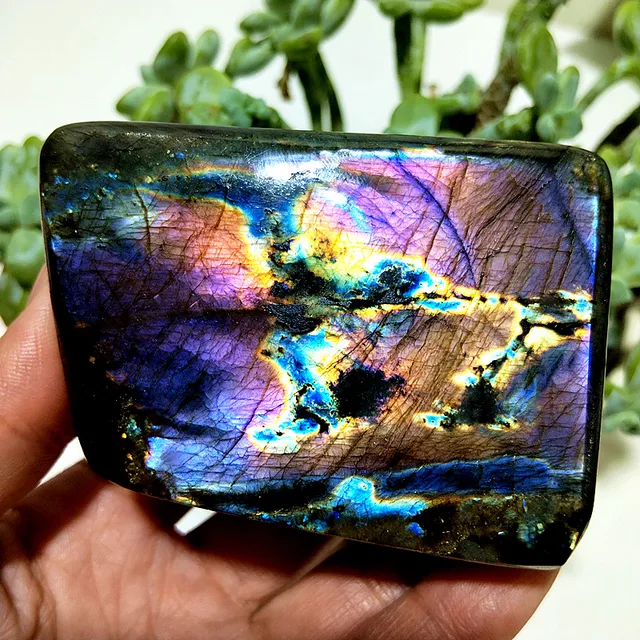 Pierre naturelle colorée violette, cristal Labradorite, forme libre, sorcellerie, méditation, énergie Feng Shui, décor de salle en cristal 1