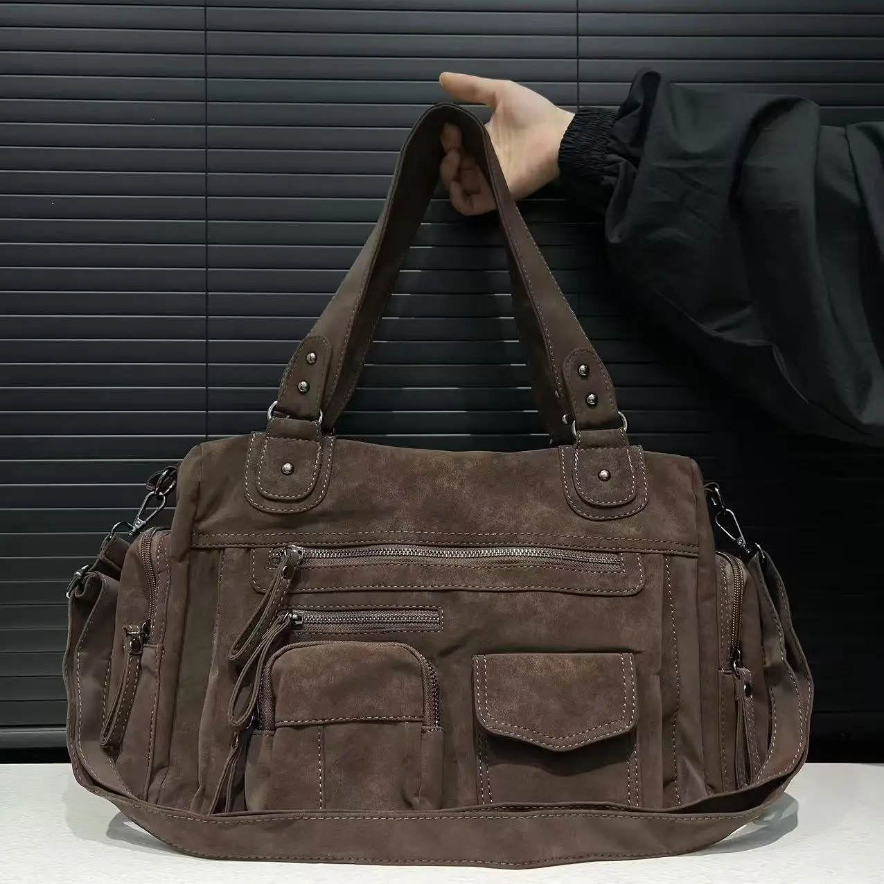Damenmode Y2K Hot Girl Punk Motorradtasche Große Kapazität Multi Reißverschlusstasche Wildleder Einzelne Schulter Diagonal Cross Handtasche – Detail 8