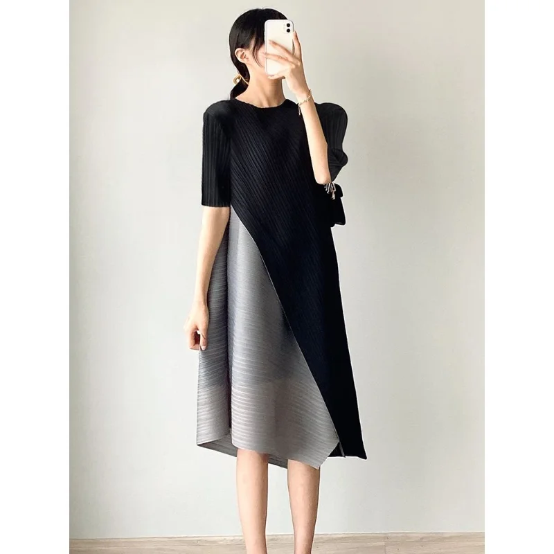 

Pleated color matching dress women medium length loose dress slimming summer short sleeved high-end westernized dress female