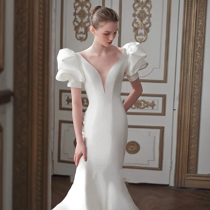 

Simple White Satin Wedding Dresses Mermaid Sexy Deep V-Neck Puff Sleeves Button Illusion Court Train Beach Party Bride Gown 2023