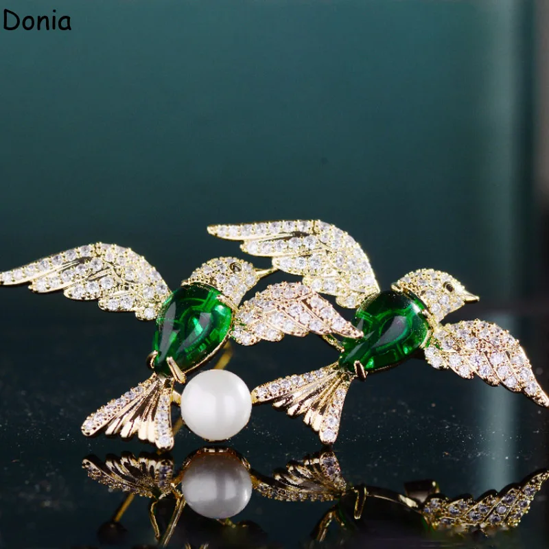 Donia Jewelry Fashion Titanium Steel Micro-Inlaid AAA Zircon Bird Brooch Luxury Retro Green Gem Pin