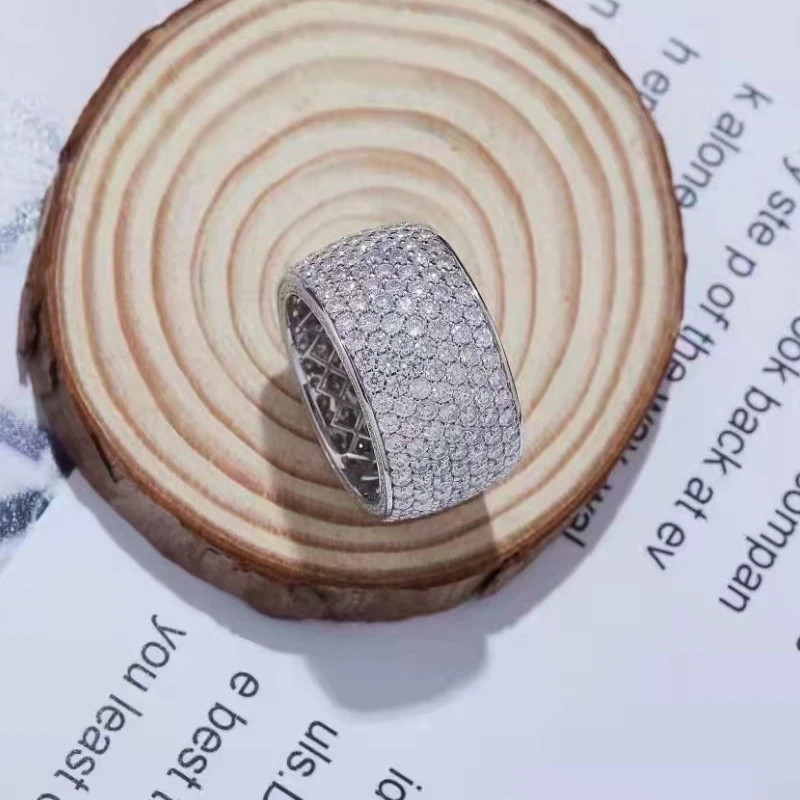 Рисунок 3 - Роскошное мужское кольцо с муассанитом