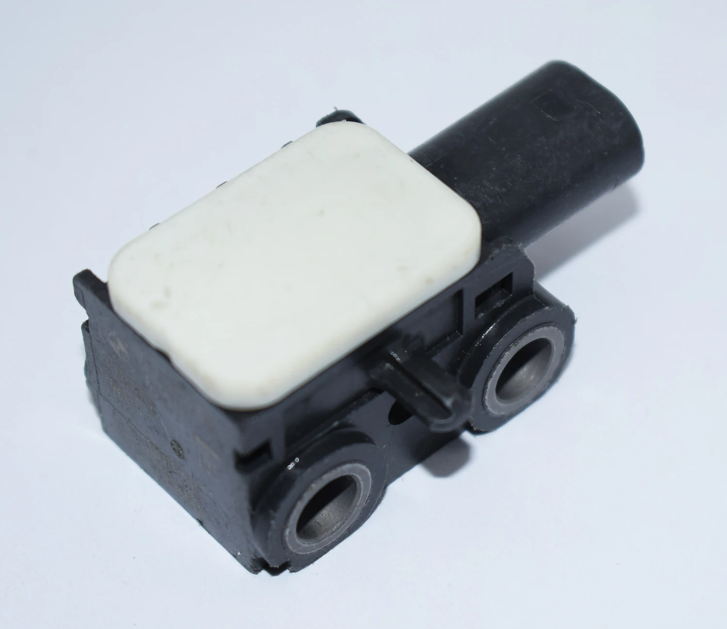 

Передний противоударный датчик 9152262 для BMW E71 E88 E92 E93 X3 X5 X6 E83 E89 E70