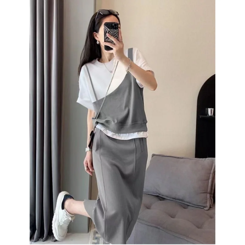 New Patchwork Fake Two-piece T-shirt, Versatile for Women, High Waisted Crotch Covering, Slimming Half Skirt Two Piece Dress Set