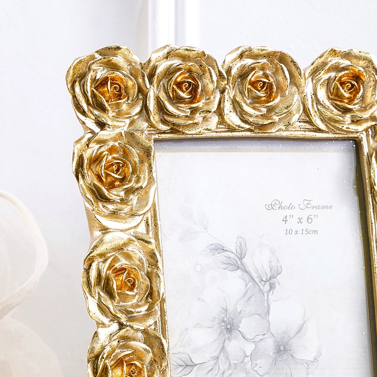 1PC, European retro golden lace decorative photo frame, suitable for both horizontal and vertical use, with a random inner paper