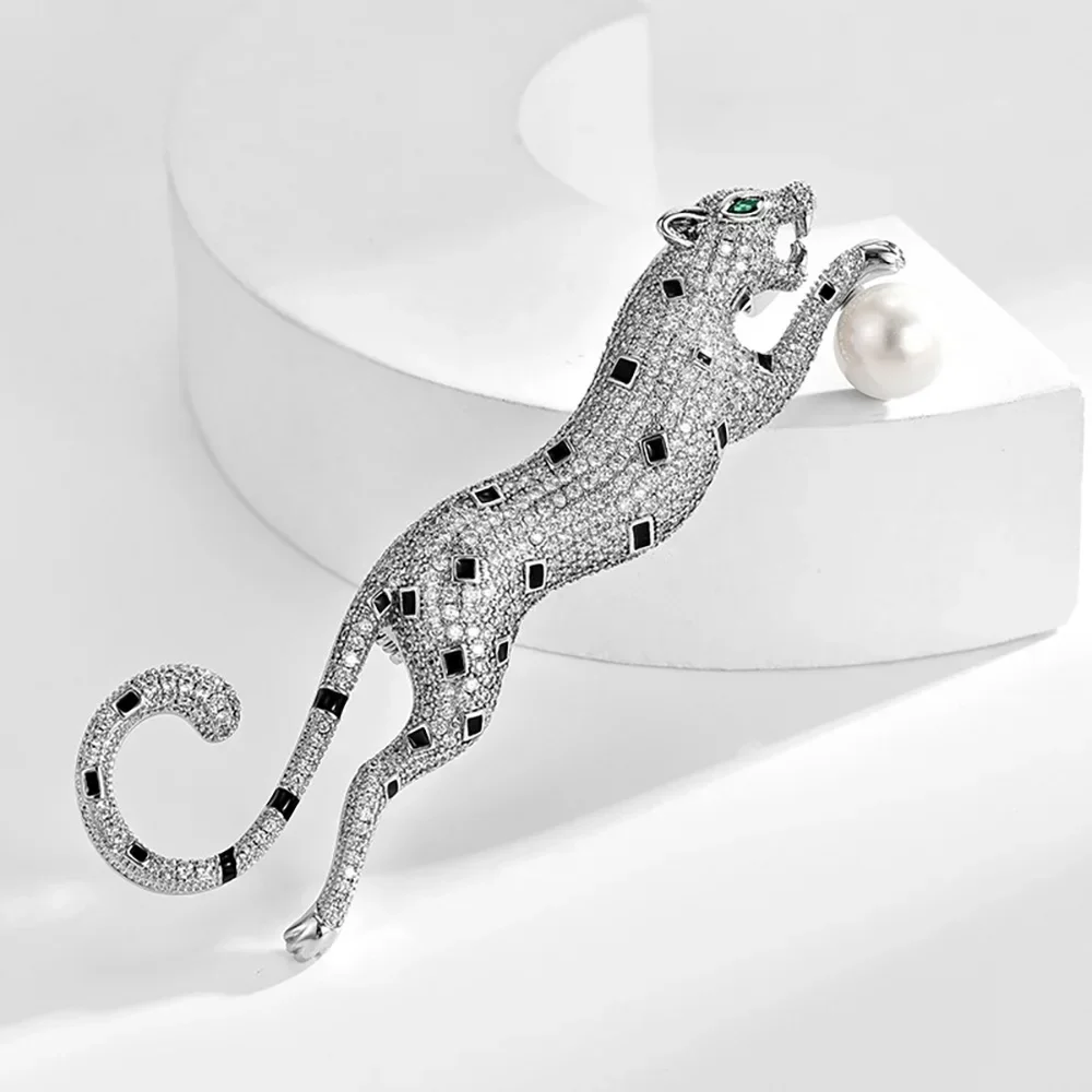 Elegant Gold Brooches Women Leopard Fine Imitation Pearl Rhinestone Animal Brooch Pin Unisex Clothing Luxury Designer Jewelry