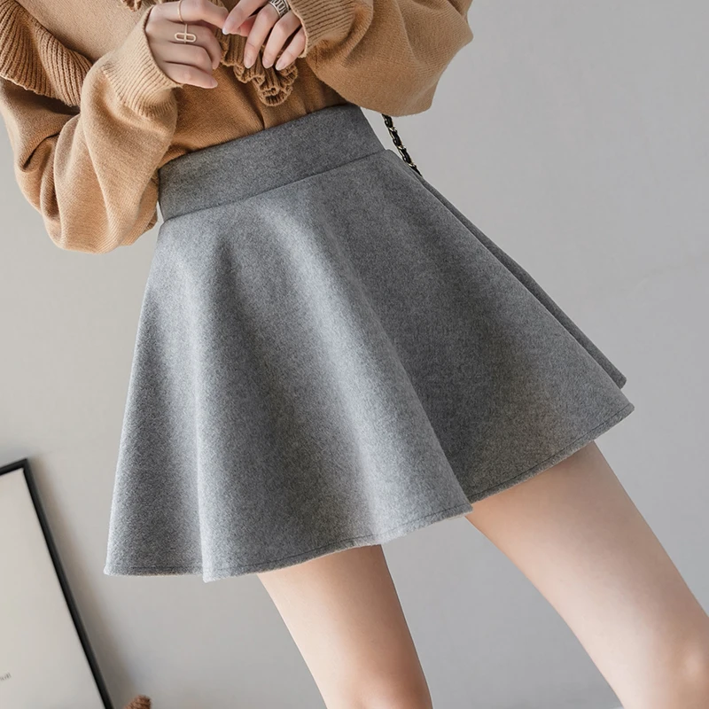 Highwaist Mini-Rock aus Wollcrepe mit Spitzenborte main image 1