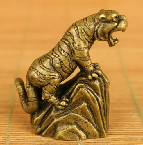 Rare Old Bronze Hand Casting Tiger Statue Netsuke Table Home Decoration