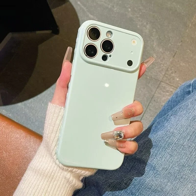 Heart-Shaped TPU Phone Case in Solid Color Silicone
