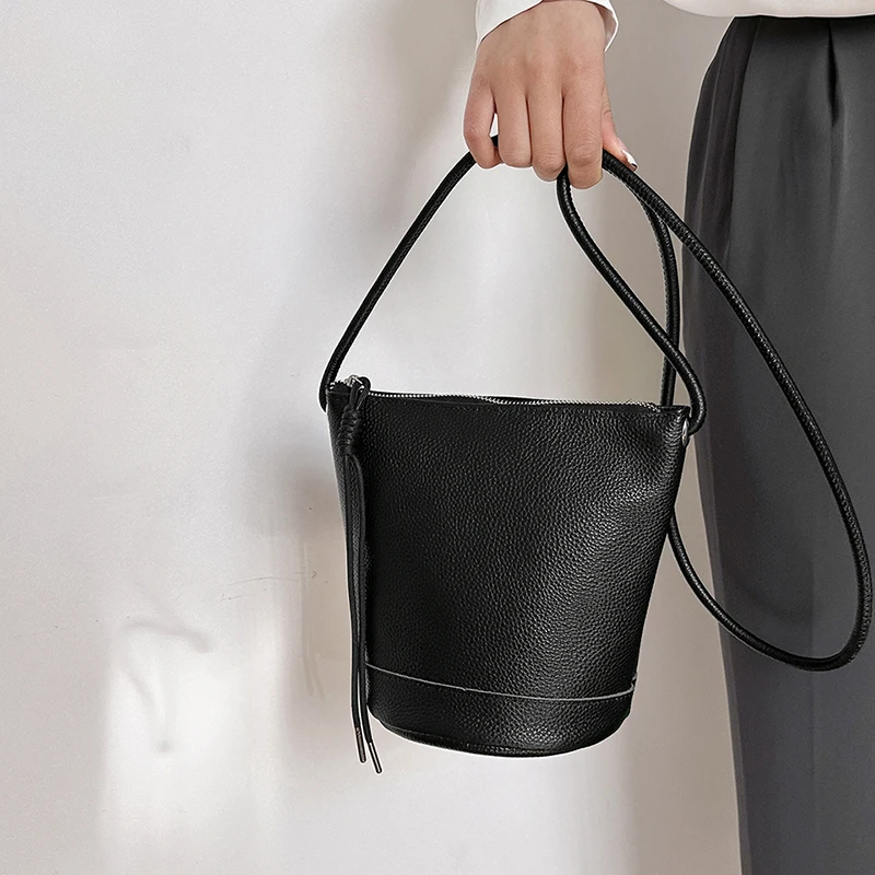 Sac Seau En Cuir Véritable Pour Femme - Haute Couture, Fait Main - Dimensions 18x7x19cm - Neuf Avec étiquettes