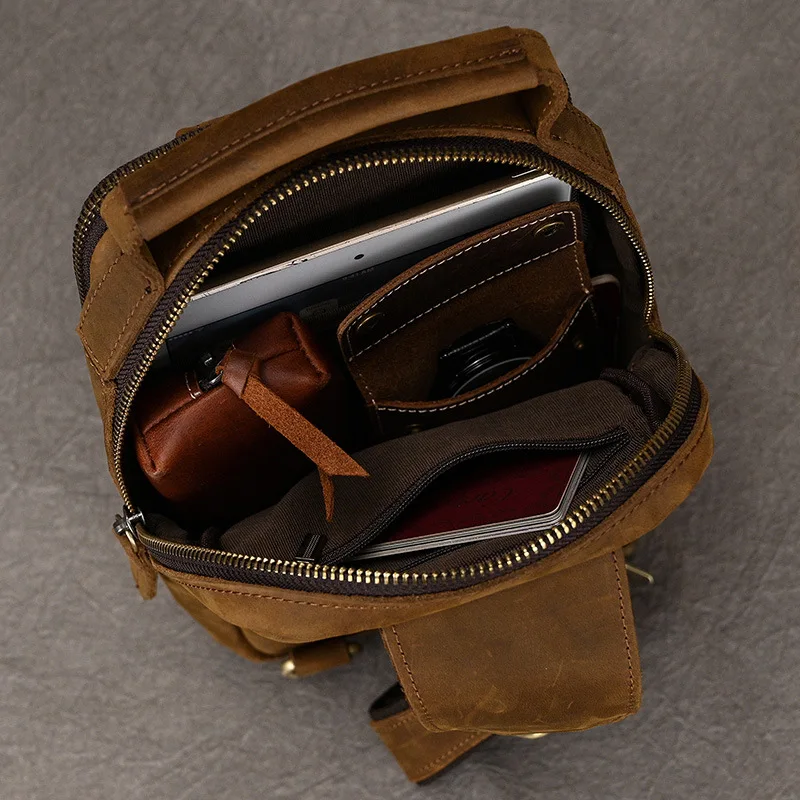 Рисунок 5 - Нагрудная сумка из кожи Крейзи Хорс