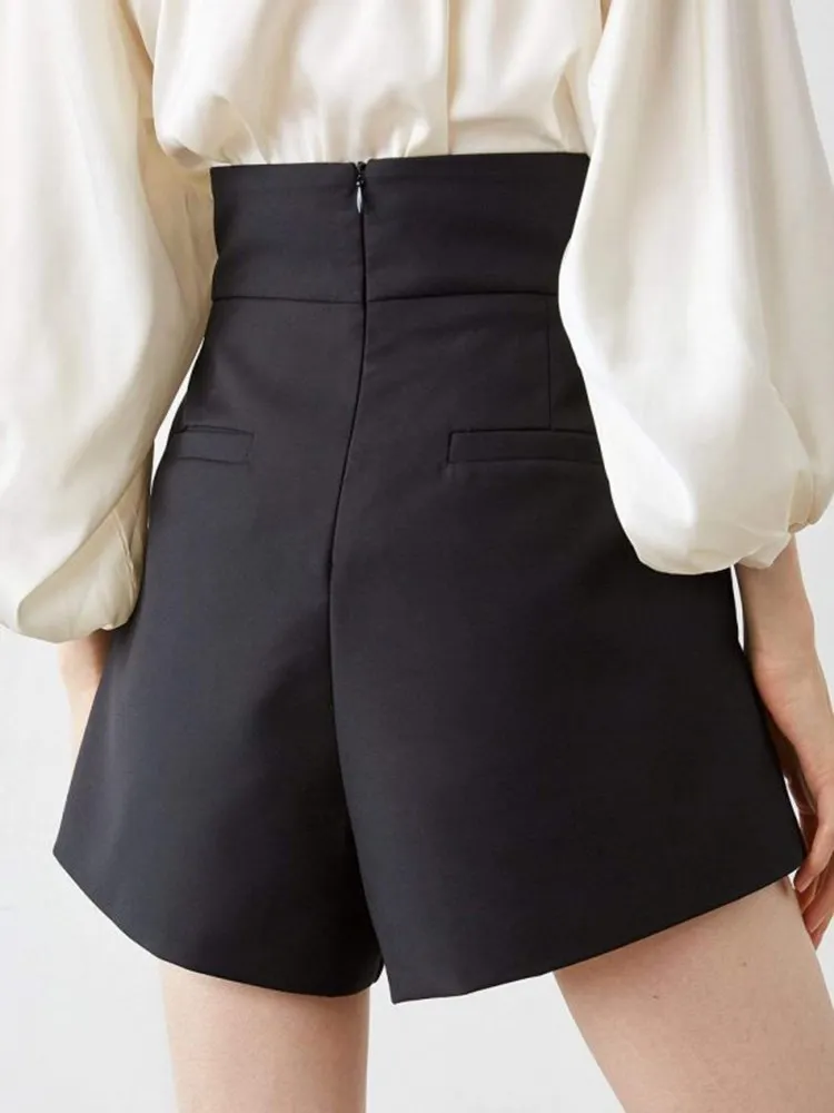 KBQ Spliced Buttons Folds Elegant Shorts For Women High Waist Patchwork Pocket Loose Minimalist Short Pants Female Clothing New