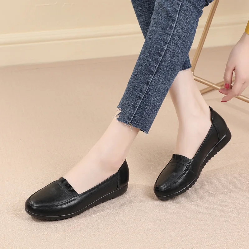 

Women Soft Bottom Leather Shoes Comfort Non-slip Shallow Mouth Flats Solid Colour Lightweight Moccasins Zapatillas De Mujer
