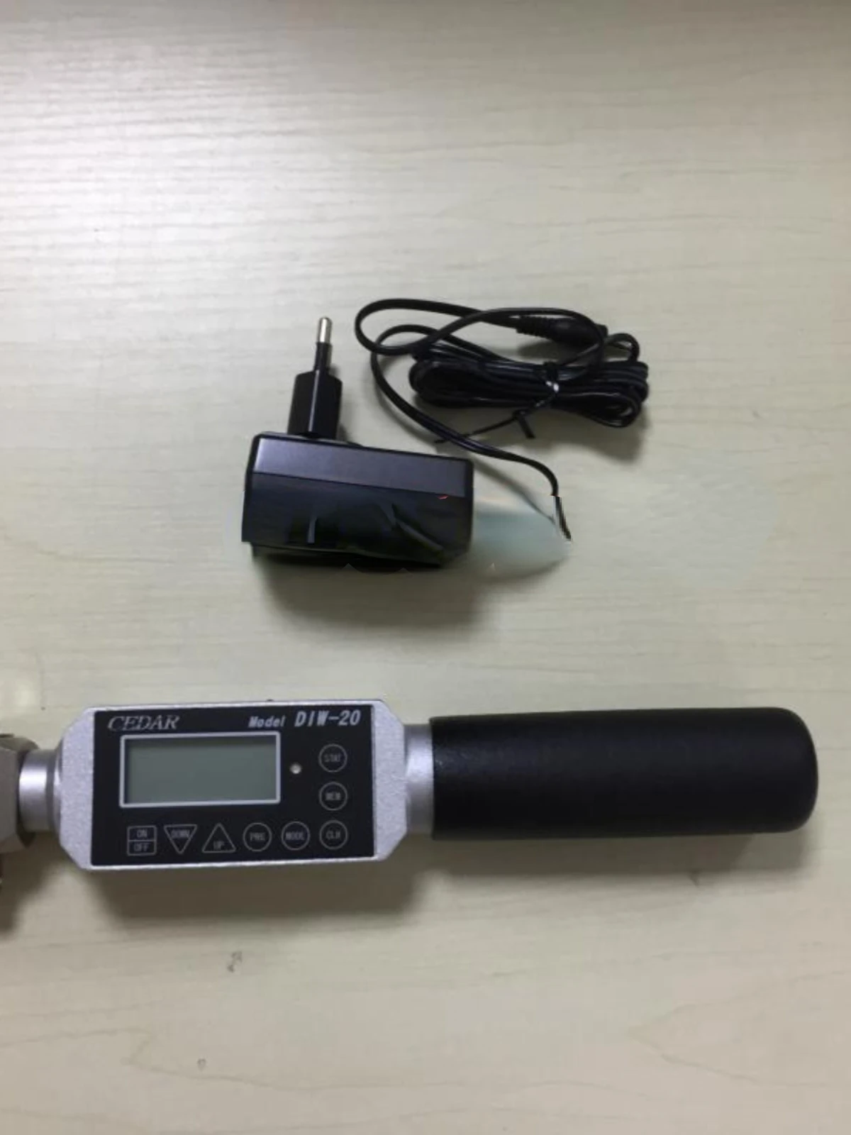 

Spot original Japanese imported CEDAR digital torque wrench torque meter DIW-15 20 75 120