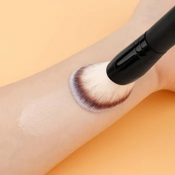 Pennello per Trucco a Doppia Estremità - Pennello Angolato per Contorno e Pennello Piatto per Fondotinta in Crema e Liquido, per una Miscelazione Perfetta