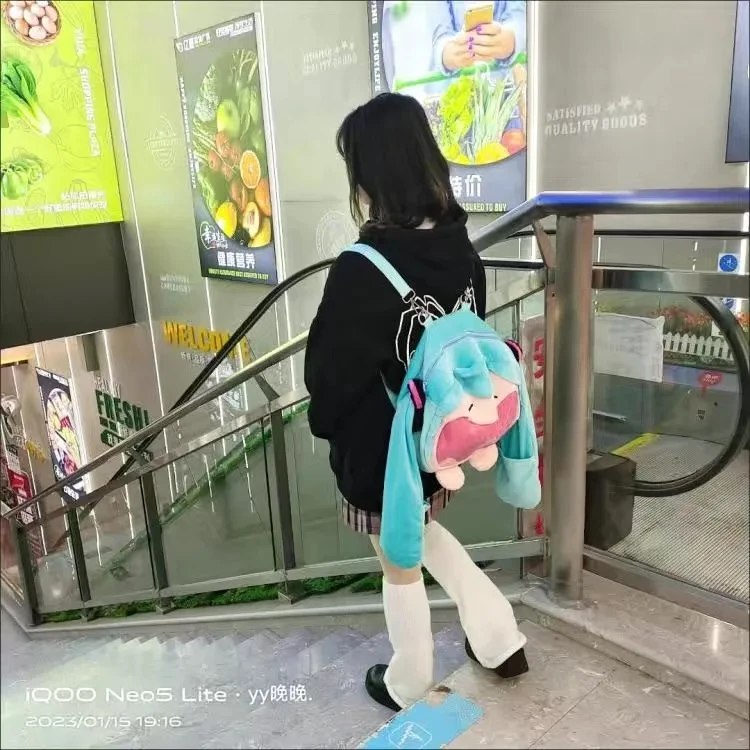 2024 hatsune miku Cartoon Umhängetasche kawaii schmerzhaftes Paket niedlichen Anime Mädchen Plüsch Rucksack Rucksack Studenten tasche Kinder Geschenk Spielzeug