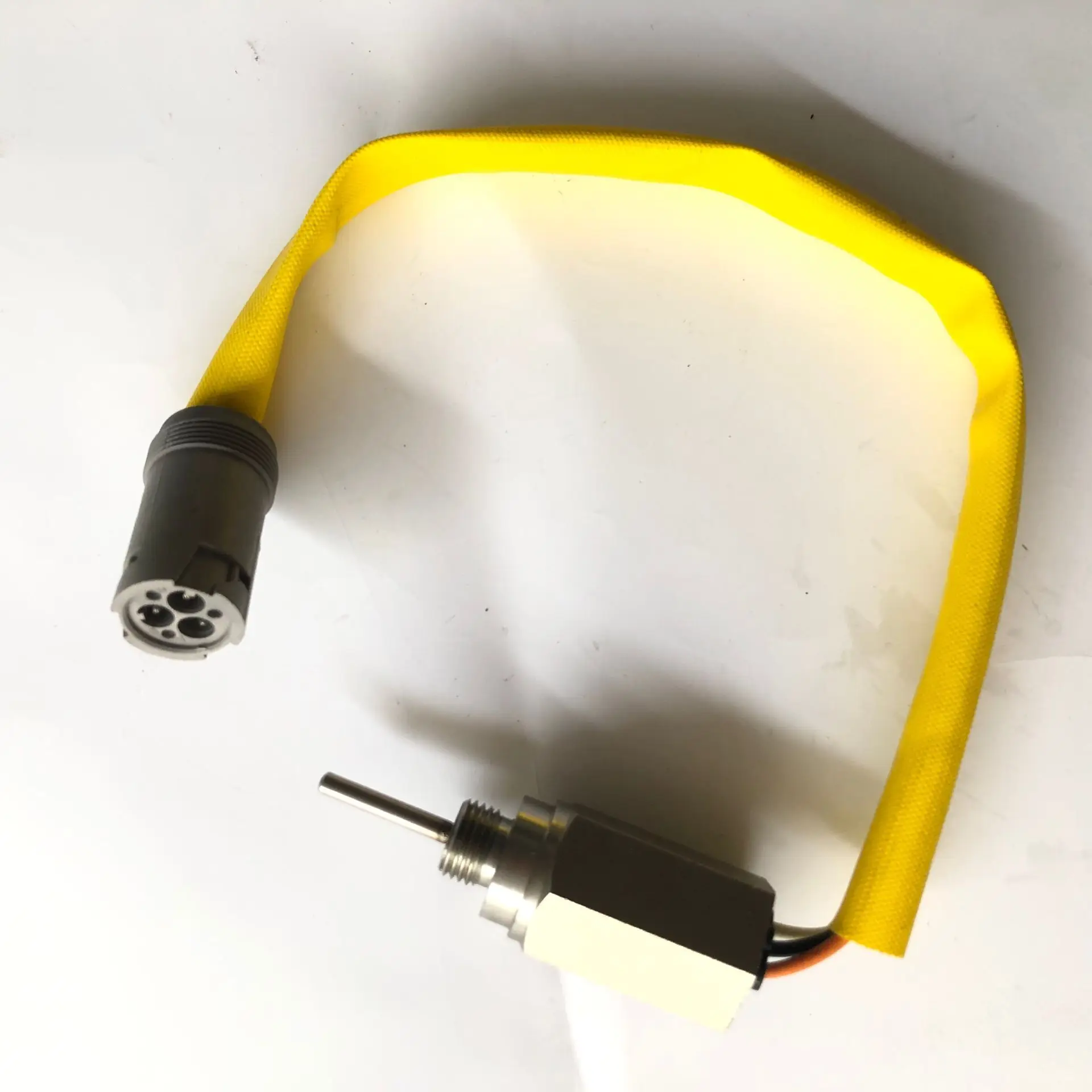 Katup Solenoid 131-0427 dengan kabel kuning