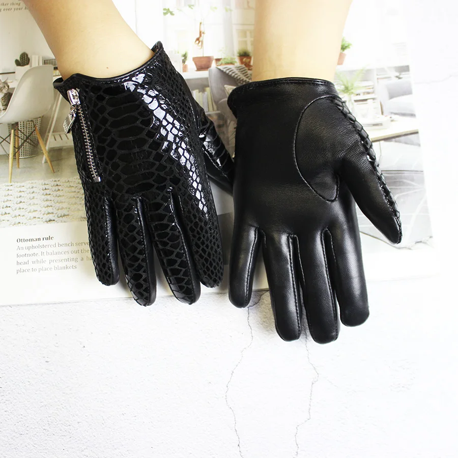 Vegan Leather Woven Gloves - Black