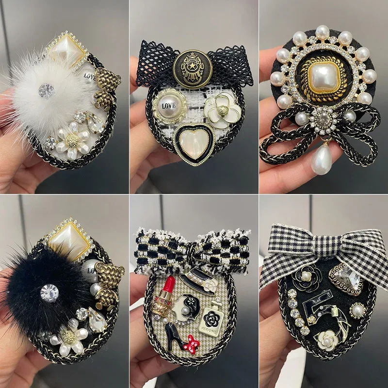 Retro Stoff Fliege Britischen Stil Kragen Pins Kristall Perle Broschen für Frauen Luxulry Schmuck Hochzeit Party Abzeichen Zubehör