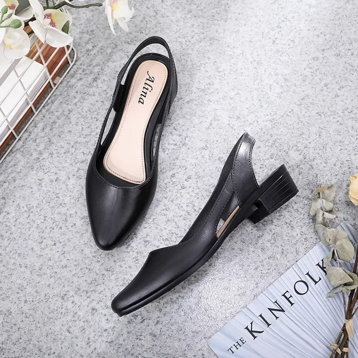 حذاء نسائي مفتوح من الخلف بتصميم ناعم