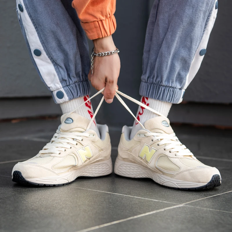 Retro men's shoes, sports versatile and durable women's casual couple height increasing