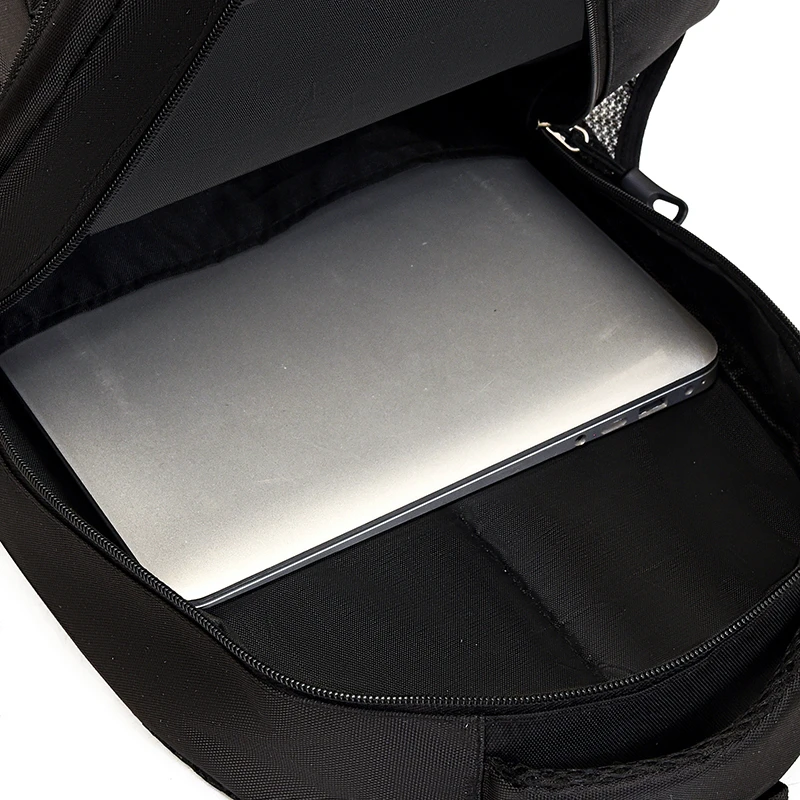 Large capacity, adjustable shoulder strap, multiple compartments, suitable for daily commuting and travel, durable backpack