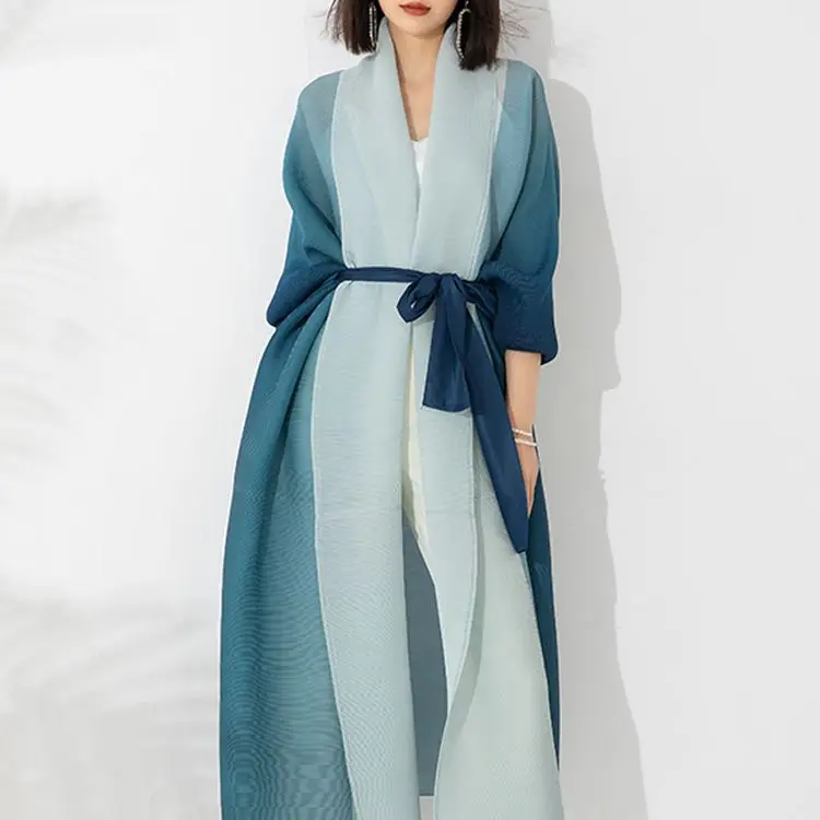 Miyake Pleated Loose Large Size Outer Shawl Dress Women Fashion Gradient Bat Shirt Windbreaker with Scarf 2023 Autumn New Style